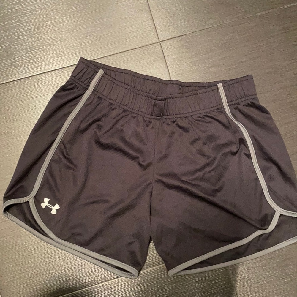 black mid length UA shorts size small